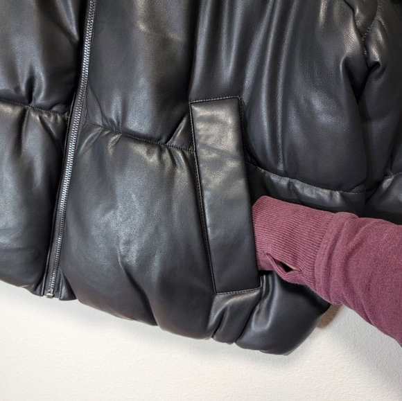 Banana Republic quilted faux leather puffer jacket Grunge - Picture 5 of 10